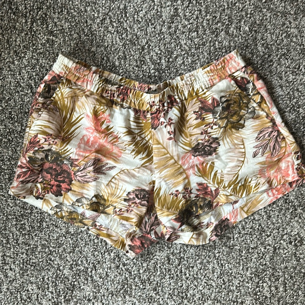 Linen, tropical shorts, elastic waist with pockets